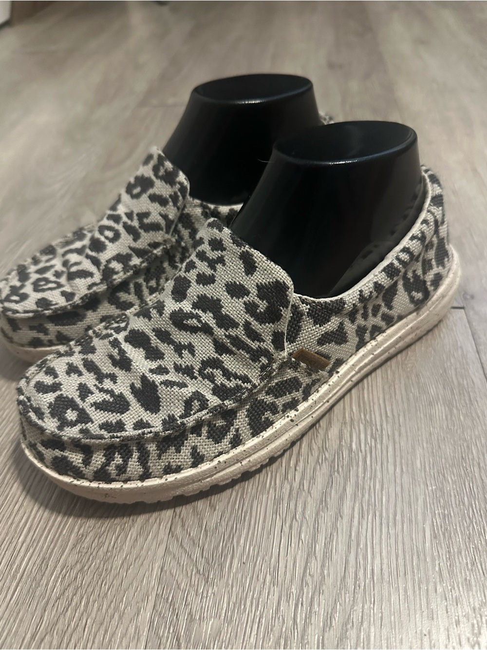 Hey Dude Misty Woven Cheetah Gray Shoes Women Size 6